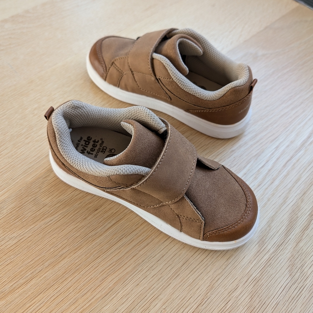 New Stride Rite Cole Sneaker size 11